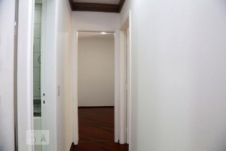 Corredor de apartamento à venda com 2 quartos, 62m² em Vila Suzana, São Paulo