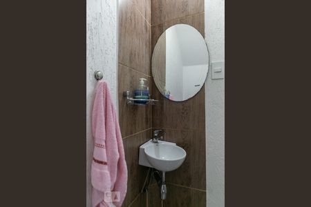 Lavabo de apartamento para alugar com 2 quartos, 68m² em Embaré, Santos