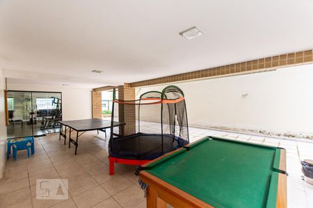 Apartamento à venda com 239m², 4 quartos e 2 vagas Apartamento à venda com 239m², 4 quartos e 2 vagasSala de Jogos