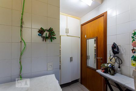 Apartamento à venda com 239m², 4 quartos e 2 vagas Apartamento à venda com 239m², 4 quartos e 2 vagasÁrea de Serviço