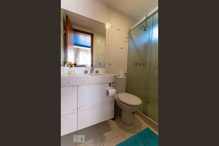 Apartamento à venda com 239m², 4 quartos e 2 vagas Apartamento à venda com 239m², 4 quartos e 2 vagasBanheiro da Suíte 4