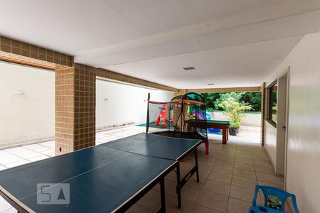 Apartamento à venda com 239m², 4 quartos e 2 vagas Apartamento à venda com 239m², 4 quartos e 2 vagasSala de Jogos