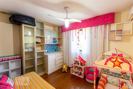 Apartamento à venda com 239m², 4 quartos e 2 vagas Apartamento à venda com 239m², 4 quartos e 2 vagasSuite 2