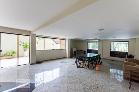 Apartamento à venda com 239m², 4 quartos e 2 vagas Apartamento à venda com 239m², 4 quartos e 2 vagasÁrea comum - Salão de festas