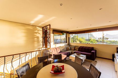 Apartamento à venda com 239m², 4 quartos e 2 vagas Apartamento à venda com 239m², 4 quartos e 2 vagasSala da Cobertura