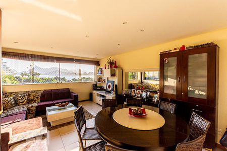 Apartamento à venda com 239m², 4 quartos e 2 vagas Apartamento à venda com 239m², 4 quartos e 2 vagasSala da Cobertura