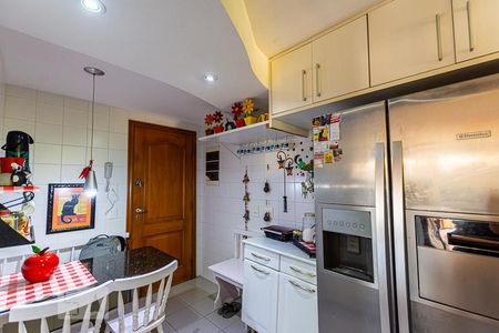 Apartamento à venda com 239m², 4 quartos e 2 vagas Apartamento à venda com 239m², 4 quartos e 2 vagasCozinha