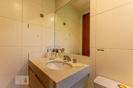 Apartamento à venda com 239m², 4 quartos e 2 vagas Apartamento à venda com 239m², 4 quartos e 2 vagasBanheiro da Suíte 4