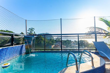 Apartamento à venda com 239m², 4 quartos e 2 vagas Apartamento à venda com 239m², 4 quartos e 2 vagasPiscina