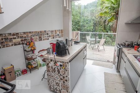 Casa para alugar com 450m², 4 quartos e 2 vagas Casa para alugar com 450m², 4 quartos e 2 vagasCozinha