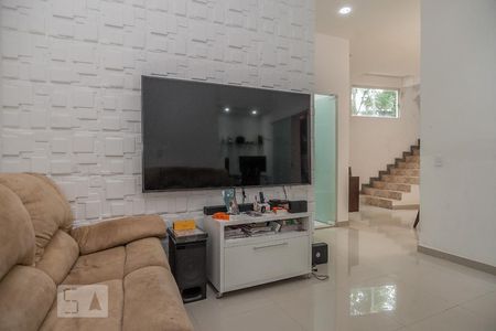 Sala de TV de casa à venda com 4 quartos, 400m² em Jacarepaguá, Rio de Janeiro