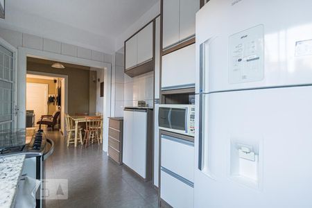 Cozinha de casa à venda com 3 quartos, 150m² em Jardim Carvalho, Porto Alegre