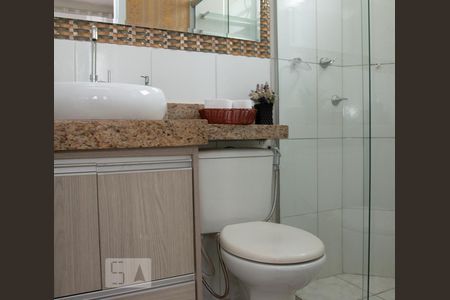 Banheiro da Suíte de apartamento para alugar com 3 quartos, 63m² em Gávea, Uberlândia