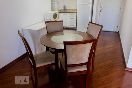 Mesa e cadeiras de apartamento para alugar com 3 quartos, 67m² em Vila Alzira, Santo André