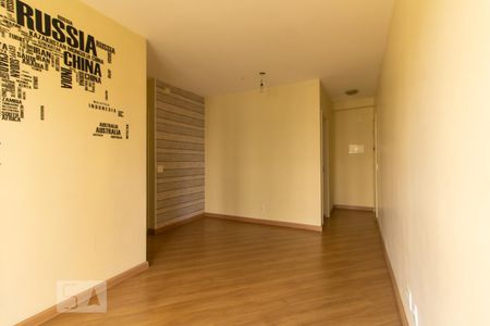 Sala de apartamento para alugar com 2 quartos, 61m² em Jardim Tupanci, Barueri