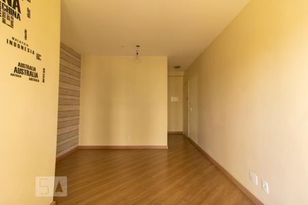 Sala de apartamento para alugar com 2 quartos, 61m² em Jardim Tupanci, Barueri