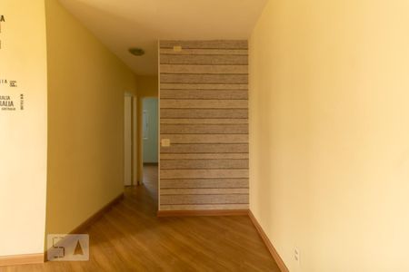 Sala de apartamento para alugar com 2 quartos, 61m² em Jardim Tupanci, Barueri