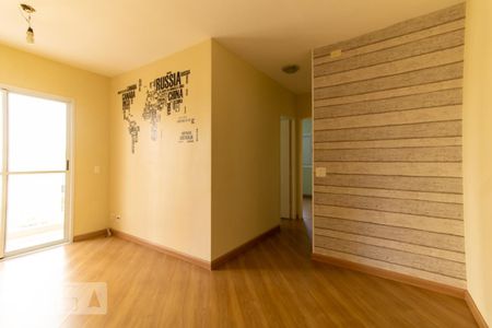 Sala de apartamento para alugar com 2 quartos, 61m² em Jardim Tupanci, Barueri