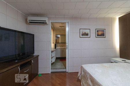 Suíte de casa à venda com 4 quartos, 240m² em Vila dos Andrades, São Paulo