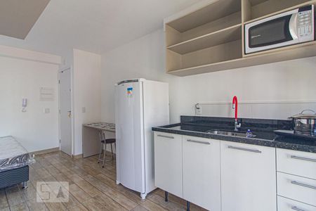 Cozinha de kitnet/studio para alugar com 1 quarto, 21m² em Novo Mundo, Curitiba