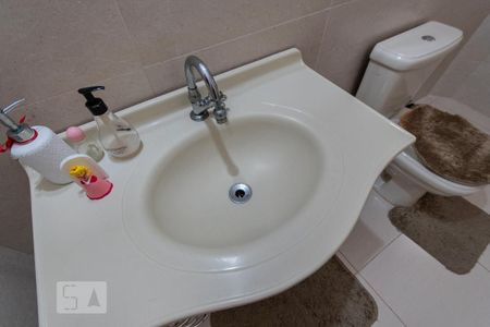 Casa à venda com 300m², 3 quartos e 3 vagas Casa à venda com 300m², 3 quartos e 3 vagasBanheiro 2