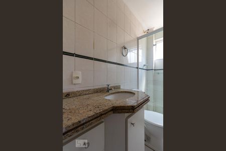 Banheiro Social de casa para alugar com 3 quartos, 95m² em Jardim Gilda Maria, São Paulo