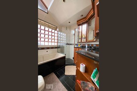 Casa para alugar com 400m², 4 quartos e 2 vagas Casa para alugar com 400m², 4 quartos e 2 vagasBanheiro 1