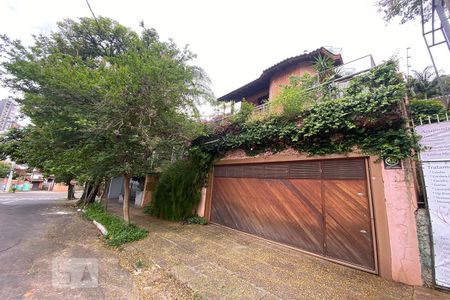 Casa para alugar com 400m², 4 quartos e 2 vagas Casa para alugar com 400m², 4 quartos e 2 vagasFachada