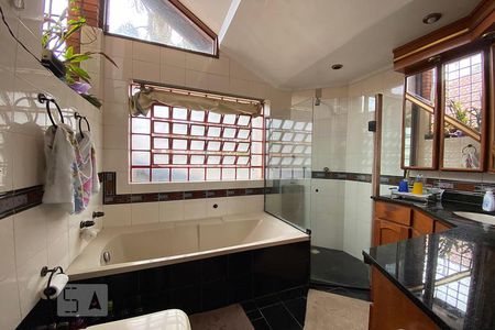 Casa para alugar com 400m², 4 quartos e 2 vagas Casa para alugar com 400m², 4 quartos e 2 vagasBanheiro 1