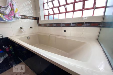 Casa para alugar com 400m², 4 quartos e 2 vagas Casa para alugar com 400m², 4 quartos e 2 vagasBanheiro 1