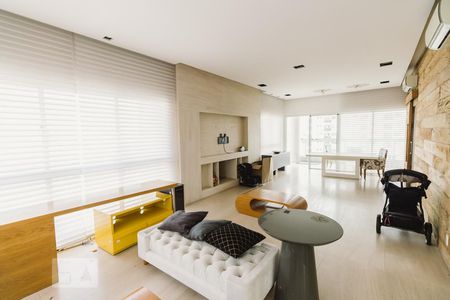 Sala 1 de apartamento para alugar com 3 quartos, 236m² em Perdizes, São Paulo