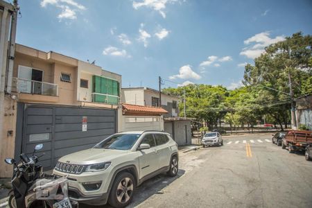 Casa à venda com 190m², 4 quartos e 4 vagas Casa à venda com 190m², 4 quartos e 4 vagasFachada