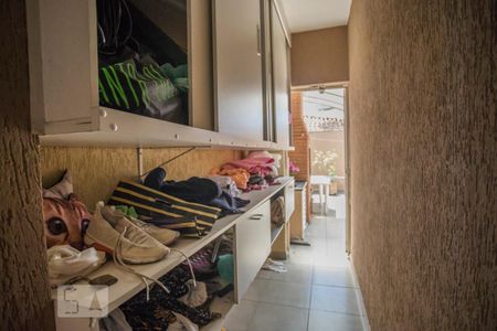 Casa à venda com 190m², 4 quartos e 4 vagas Casa à venda com 190m², 4 quartos e 4 vagasÁrea de Serviço