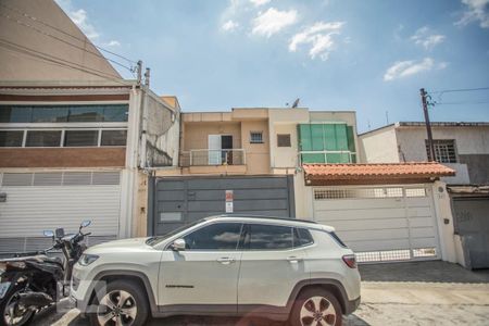 Casa à venda com 190m², 4 quartos e 4 vagas Casa à venda com 190m², 4 quartos e 4 vagasFachada