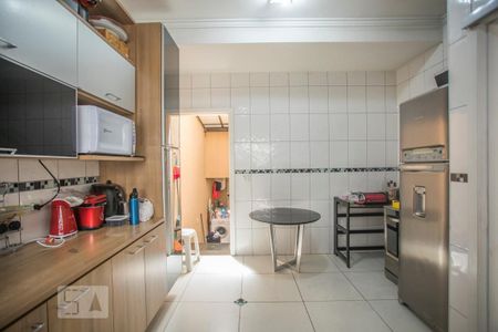Casa à venda com 190m², 4 quartos e 4 vagas Casa à venda com 190m², 4 quartos e 4 vagasCozinha