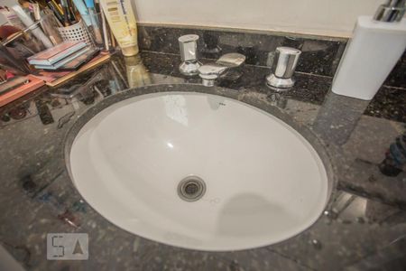 Casa à venda com 190m², 4 quartos e 4 vagas Casa à venda com 190m², 4 quartos e 4 vagasBanheiro Suíte 2 - Torneira