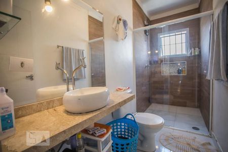 Casa à venda com 190m², 4 quartos e 4 vagas Casa à venda com 190m², 4 quartos e 4 vagasBanheiro Suíte 1