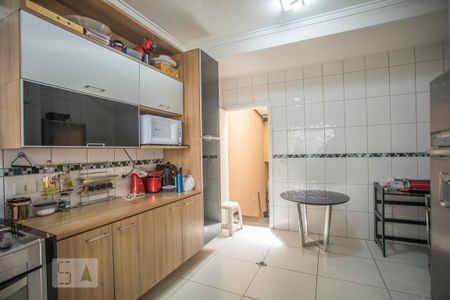 Casa à venda com 190m², 4 quartos e 4 vagas Casa à venda com 190m², 4 quartos e 4 vagasCozinha