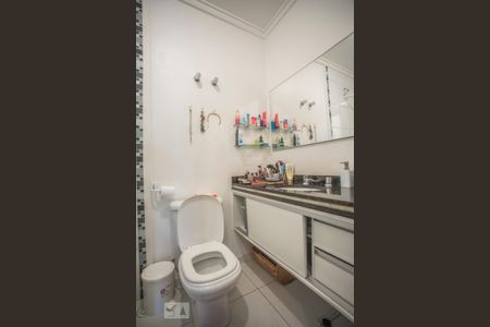 Casa à venda com 190m², 4 quartos e 4 vagas Casa à venda com 190m², 4 quartos e 4 vagasBanheiro Suíte 2