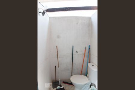 Casa à venda com 250m², 8 quartos e 2 vagas Casa à venda com 250m², 8 quartos e 2 vagasCasa 1 -:Lavabo da Churrasqueira