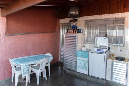 Casa à venda com 250m², 8 quartos e 2 vagas Casa à venda com 250m², 8 quartos e 2 vagasCasa 2 - Área de Serviço