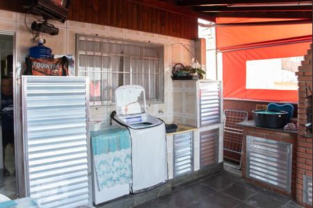 Casa à venda com 250m², 8 quartos e 2 vagas Casa à venda com 250m², 8 quartos e 2 vagasCasa 2 - Área de Serviço