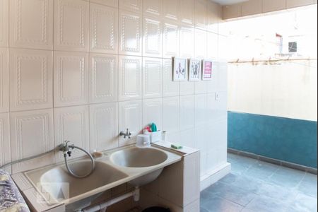 Casa à venda com 250m², 8 quartos e 2 vagas Casa à venda com 250m², 8 quartos e 2 vagasCasa 1 -Área de Serviço