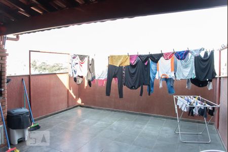 Casa à venda com 250m², 8 quartos e 2 vagas Casa à venda com 250m², 8 quartos e 2 vagasCasa 2 - Área de Serviço