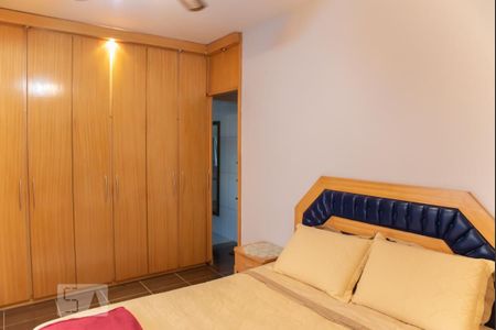 Casa à venda com 250m², 8 quartos e 2 vagas Casa à venda com 250m², 8 quartos e 2 vagasCasa 1 - Suite 1