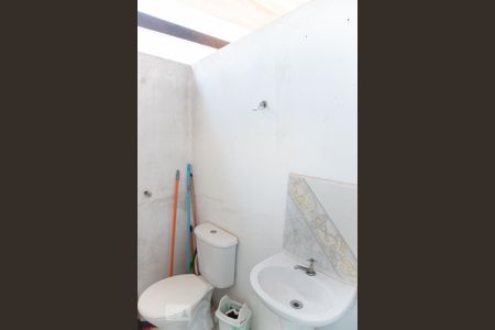 Casa à venda com 250m², 8 quartos e 2 vagas Casa à venda com 250m², 8 quartos e 2 vagasCasa 1 -:Lavabo da Churrasqueira