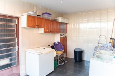 Casa à venda com 250m², 8 quartos e 2 vagas Casa à venda com 250m², 8 quartos e 2 vagasCasa 1 -Área de Serviço