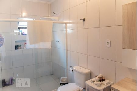 Casa à venda com 250m², 8 quartos e 2 vagas Casa à venda com 250m², 8 quartos e 2 vagasCasa 1 - Banheiro da Suite 1