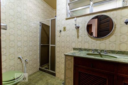 Casa à venda com 185m², 4 quartos e 2 vagas Casa à venda com 185m², 4 quartos e 2 vagasBanheiro