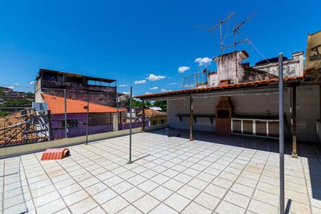 Casa à venda com 185m², 4 quartos e 2 vagas Casa à venda com 185m², 4 quartos e 2 vagasTerraço